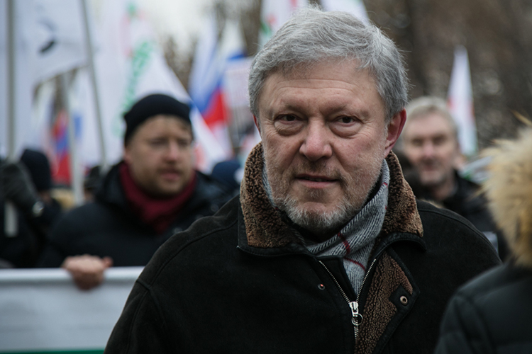 Явлинский &mdash; единственный, для кого «золотым веком» являются годы перестройки, когда он сам находился во «властной обойме». Он выступает с самой ярой критикой 1990-х годов &mdash; провальных реформ
