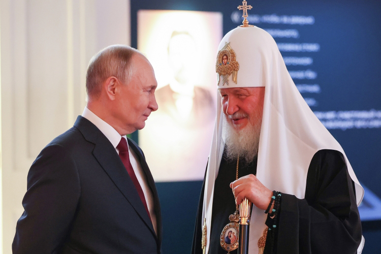 «Цивилизационный подход доминирует в российском политическом классе &mdash; его разделили такие разные общественно-политические деятели, как Владимир Путин, Геннадий Зюганов, патриарх Кирилл, ныне покойный Владимир Жириновский»