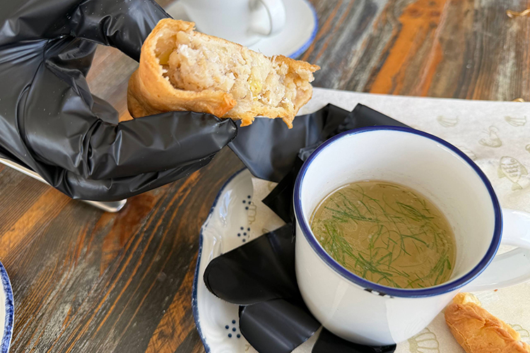 Эчпочмак с окунем и рыбным бульоном