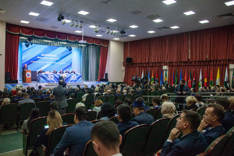 Собеседник «БИЗНЕС Online» в ассамблее народов России подтвердил, что татарстанская организация действительно сотрудничает с федеральной структурой, но юридически не спешит переоформляться