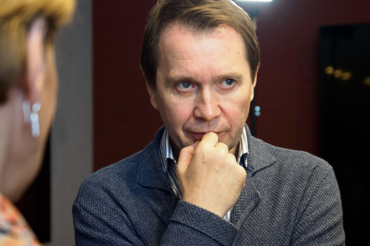 Платит за фестиваль Татарстан, правда, говорят, что в этом году республика выделила на него 50 млн рублей вместо ранее обещанных 100 млн (на фото &mdash; арт-директор фестиваля «Горький +» Евгений Миронов)