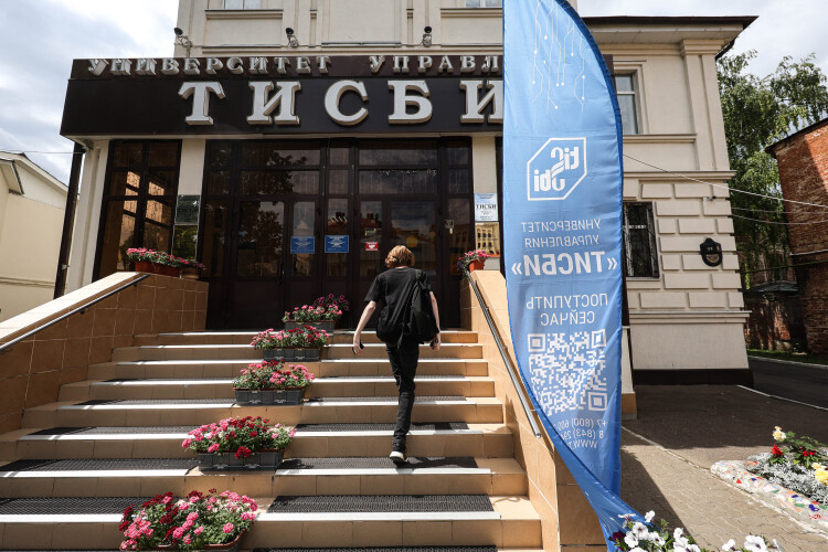 В негосударственном «ТИСБИ» выделено 214 бюджетных мест на бакалавриат и специалитет (плюс 41 &mdash; на магистратуру), что значительно больше прошлогодних показателей (147 и 56 соответственно)