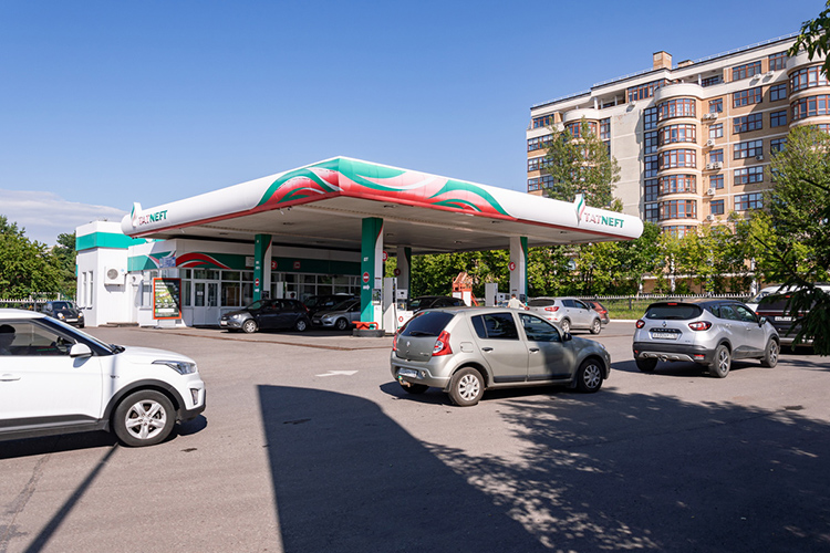 Ограничения сохраняются и по дизелю: 60 л для легковых авто и 300 л для грузовых