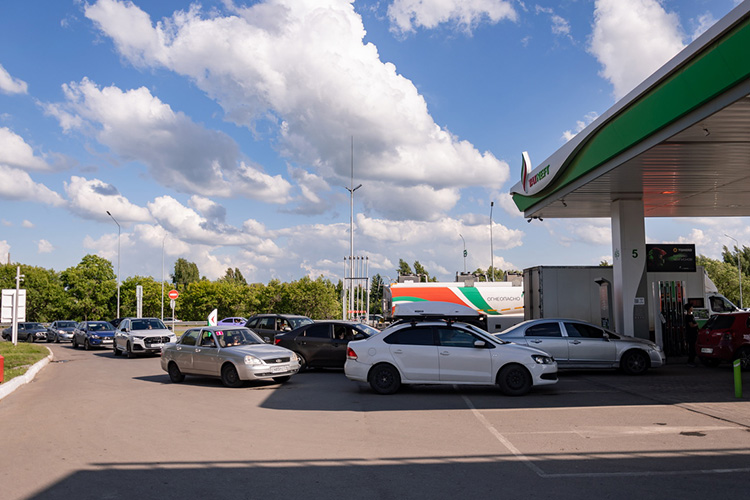 Как и сообщал накануне «БИЗНЕС Online», со среды, 17 июня, «Татнефть» отменила ограничения на продажу бензина марки АИ-92 и дизельного топлива