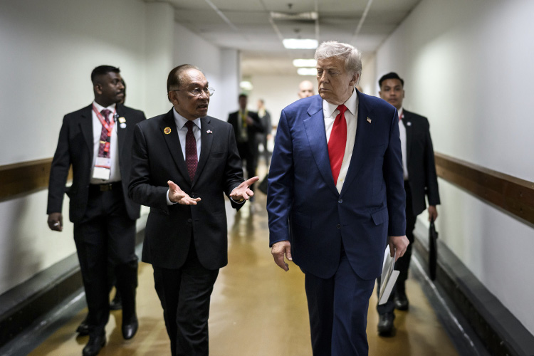 В прошлом году Анвар убедил президента США Дональда Трампа приехать на саммит АСЕАН в Куала-Лумпур, хотя тот обычно игнорирует эту площадку