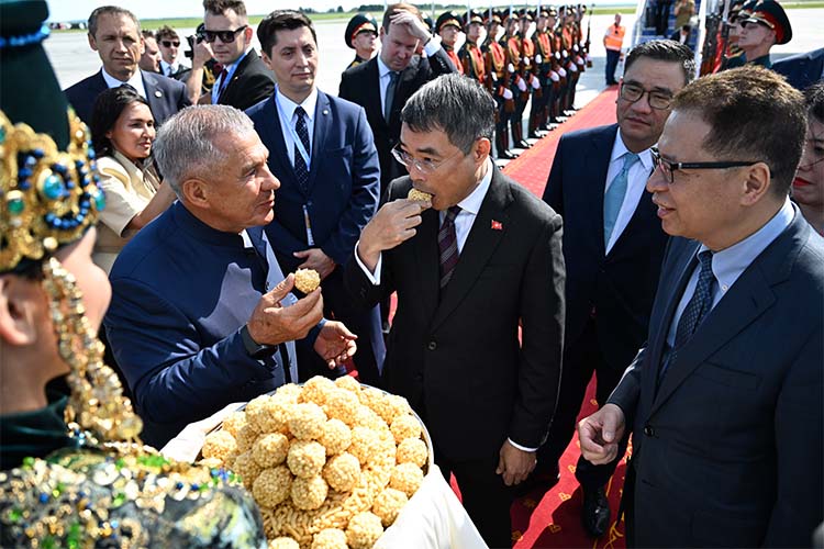 Премьер-министр Малайзии Анвар Ибрагим в разные годы занимал посты министра культуры, сельского хозяйства, образования, финансов, вице-премьера