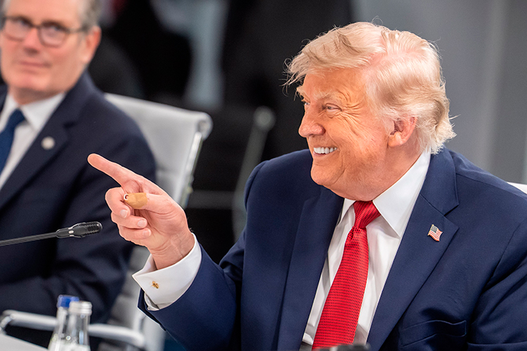 «Трамп воспринимается в Тегеране как фигура, с которой что-то серьезное, долгосрочное просто невозможно. Он воспринимается как человек, который завтра может перевернуть стол, смешать все карты и заявить о том, что мы вообще говорили о другом»