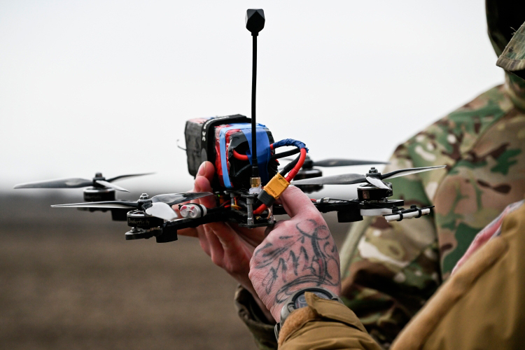 «Если мы сначала проигрывали по FPV-дронам, то есть по фронтовым, то сейчас мы уравнялись и, может, даже больше стали делать»