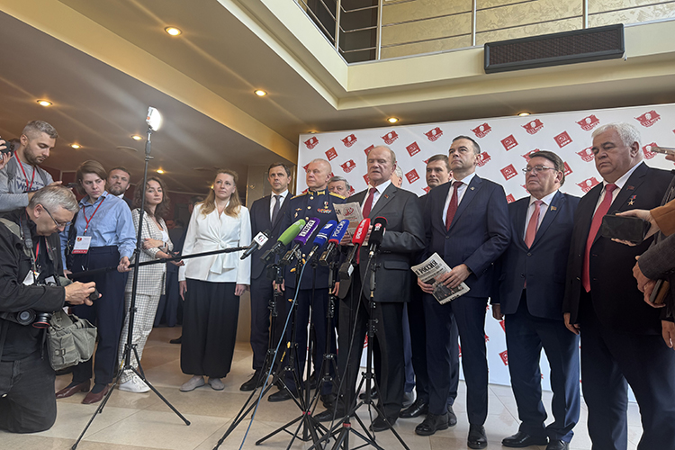 Студентам Зюганов обещал стипендию не ниже прожиточного минимума, а еще увеличение доли расходов на НИОКР
