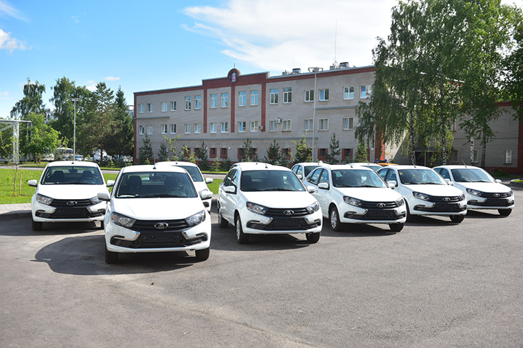 К юбилею УМВД России по городу Набережные Челны город и КАМАЗ закупили 10 служебных автомобилей LADA Granta