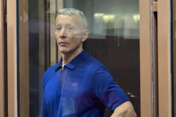 С момента старта процесса прошло уже 10 судебных заседаний, суд успел допросить потерпевших и перейти к допросу свидетелей, однако на заседании в феврале 2026 года председательствующий по делу Ильшат Тухватуллин решил, что дальше дело рассматривать нельзя, и вернул его обратно в прокуратуру
