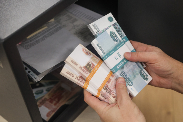 Набиев, по версии следствия, с 2016 по 2019 год получил взятки более чем на 17 млн рублей от одного из предпринимателей Челнов за покровительство