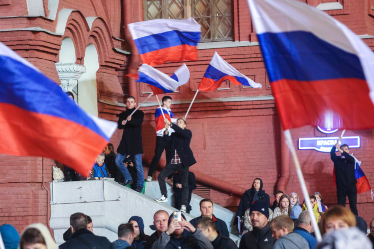 Новое поколение обрабатывают, вербуют, натравливают друг на друга. А задача ответственных людей — не поддаваться, не дать себя разделить
