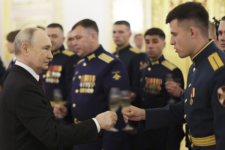 Владимир Путин о защите от ударов ВСУ: «Задача непростая, но абсолютно решаемая!»