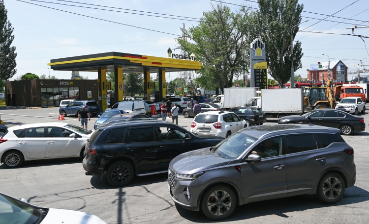 «Разработан комплекс мер, направленных на обеспечение дополнительных поставок топлива. Особенно сейчас, в летний сезон, с учетом повышенного спроса на нефтепродукты»