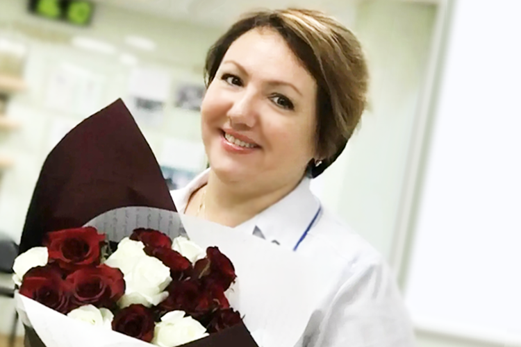 Ирина Абдуллина: «Рутиной не стало. Оно стало более обыденным, я понимаю, что это неизбежно, воспринимаю спокойнее. Но переживания не уменьшаются, мне кажется, даже усиливаются. Просто стараюсь не показывать»