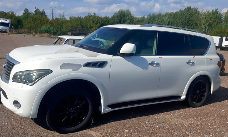 Третья машина в этом списке — Infiniti, которую изъяли у бывшего старшего дознавателя ОП «Азино» Альбины Хисамеевой