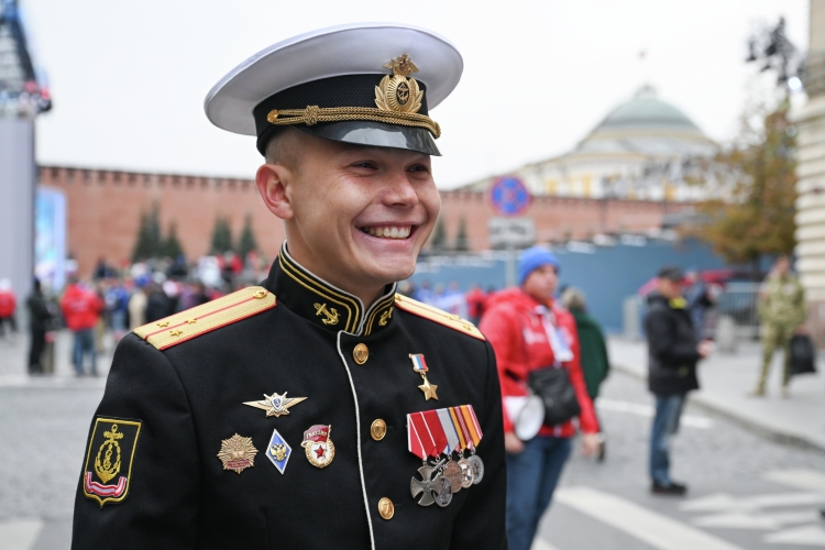 Иван Жарский — самый молодой Герой России из ныне живущих татарстанцев, несколько дней бивший врага во время контрнаступления ВСУ на Запорожском фронте. О нём уже давно пора снять кино