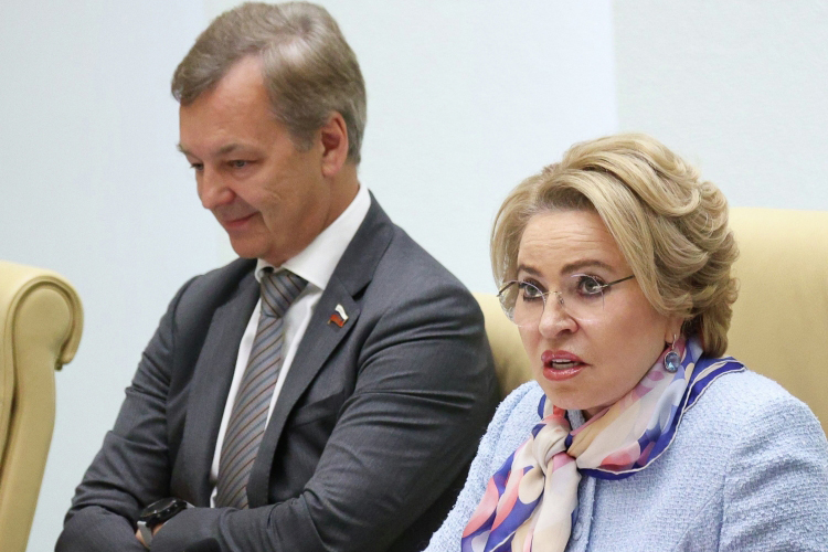 «Надо не драматизировать, не охать-ахать, а вместе искать решение», — призвала Валентина Матвиенко