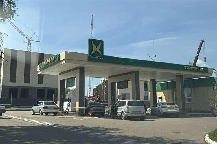 На заправках ТАИФ-НК еще в начале недели никаких ограничений не было