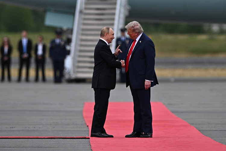«У нас популярен американский блогер Кертис Ярвин, который считает, что Путин — один из великих политических деятелей, и ставит наш политический режим в качестве примера эффективного государства»