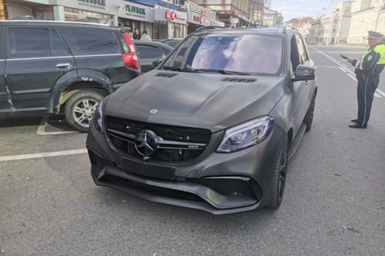 Условно можно наложить арест на дорогостоящий Mercedes из-за любого штрафа свыше 3 тыс. рублей. Законопроект предлагает отказаться от такой практики, если задолженность не превышает 10 тыс. рублей