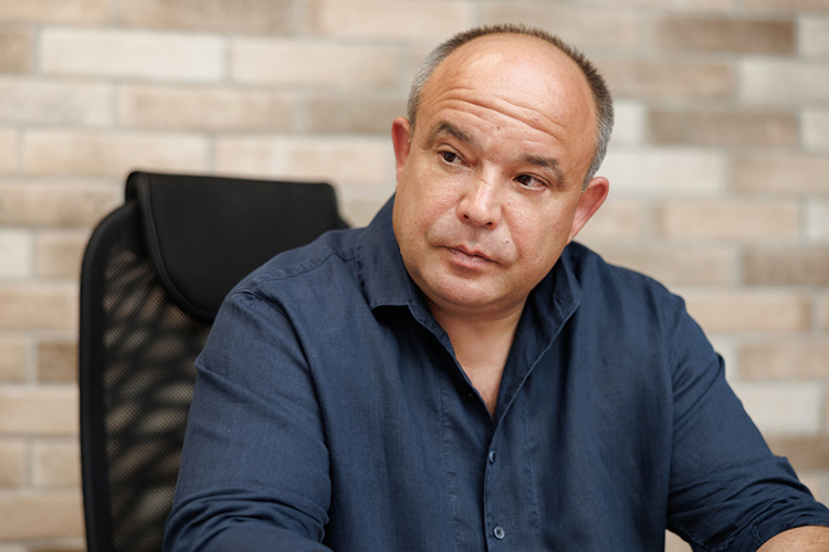 «Пью исключительно эспрессо по 5–6 чашек в день и только нашу фирменную смесь, где 80 процентов арабики и 20 процентов робусты»