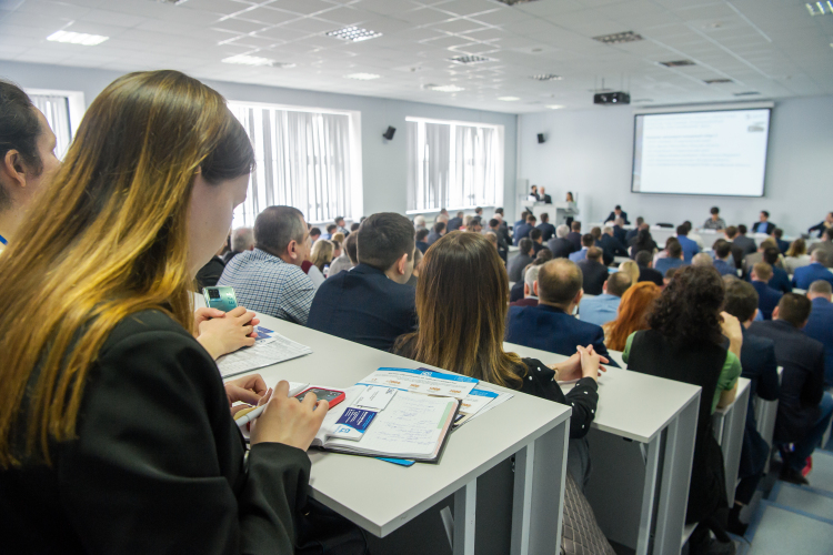 Студент должен научиться проводить исследования и аналитику, говорят эксперты. Инженер, владеющий методами анализа, работы с научной литературой и прогнозирования, будет востребован на протяжении всей карьеры