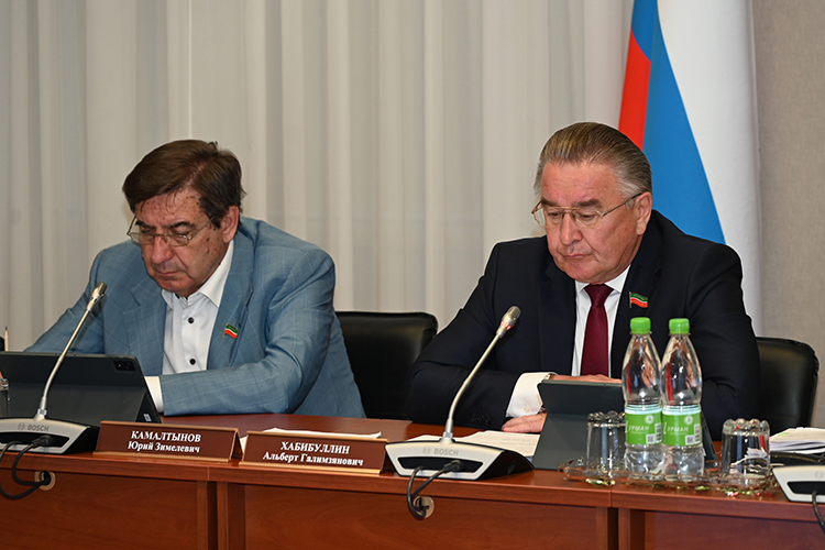 Хабибуллин добавил, что среди вопросов есть и «принципиальные». Большие изменения даже в формулировках