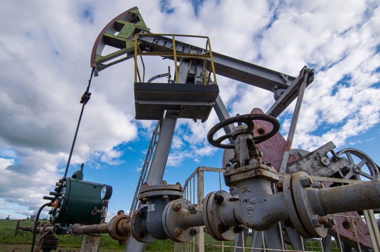 После провала 2025 года нефтяники вернулись к бурению: ввод в действие скважин эксплуатационного бурения выросло с 121 до 283 скважин