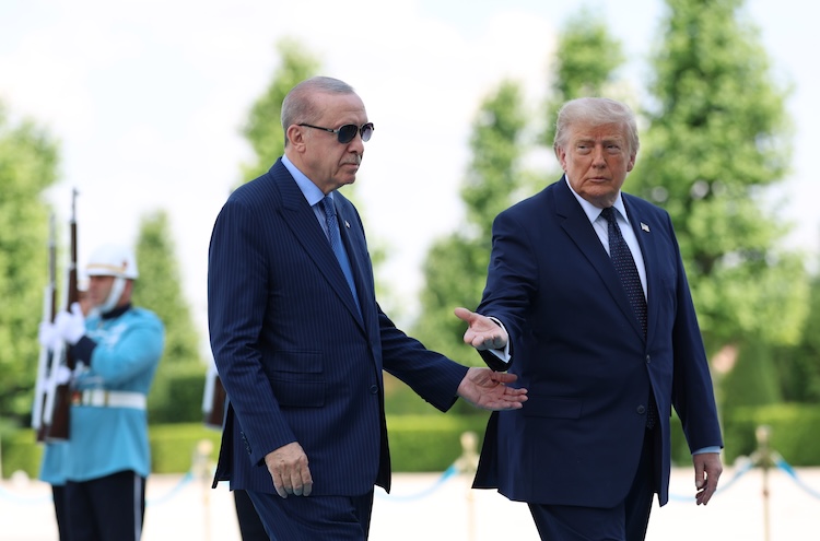 На нынешнем саммите Трампа лично прямо у трапа самолета встречал президент Турции Реджеп Тайип Эрдоган. И не зря ведь старался