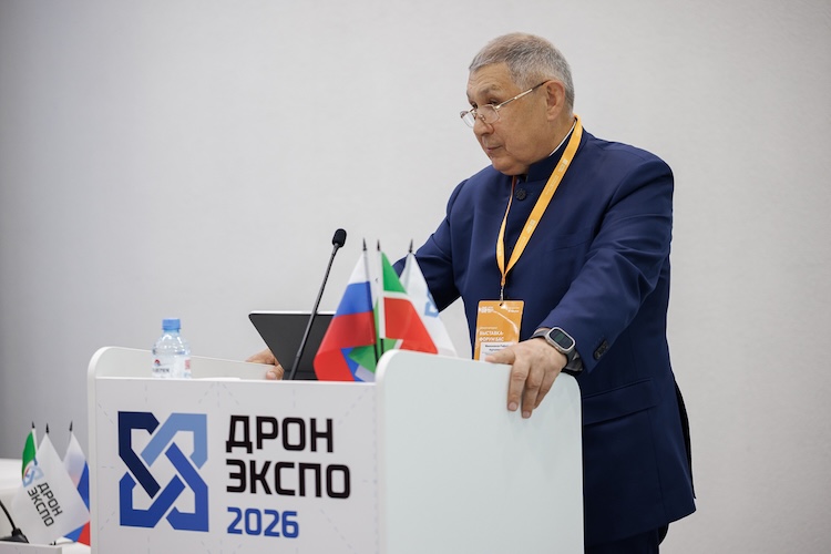 Базовые тезисы форума задал президент Академии наук РТ, под эгидой которой развивается гражданское беспилотие Татарстана, Рифкат Минниханов
