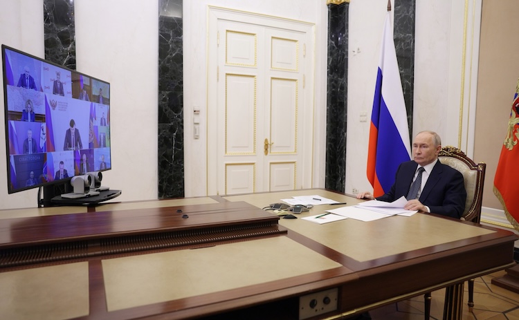 Владимир Путин: «Давайте договоримся, что формулировки будут другие: не просто «готовы рассмотреть», не просто «рассмотреть», а рассмотреть и принять решение как можно быстрее»