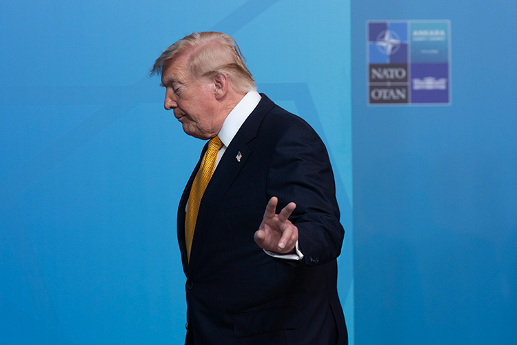«У Трампа все плохо, он облажался в Иране, поэтому ему нужны какие-нибудь успехи. Он рад присоединиться к любому успеху, который он может проинтерпретировать как отчасти свой»