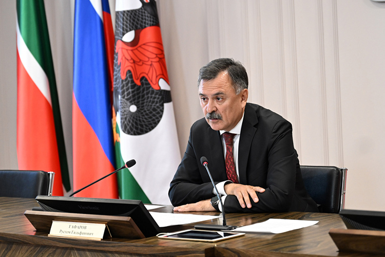 Рустем Гафуров: «Многие уже подзабыли, какие базовые проблемы нам приходилось решать 15 лет назад: и темные дворы, разбитый асфальт, просто отсутствие детских и спортивных площадок. Но сегодня совместно с ремонтом многоквартирных домов мы получили мощный синергетический эффект»