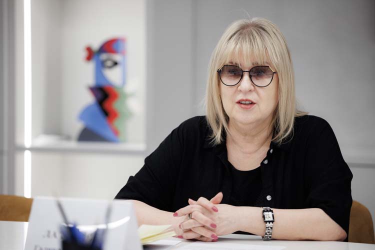 Галина Латышева: «Задача школы как раз в том, чтобы ребенок был готов к тому, что общество от него потребует через год, пять, десять лет. А для этого учитель должен соответствовать как настоящему, так и будущему своего ученика»