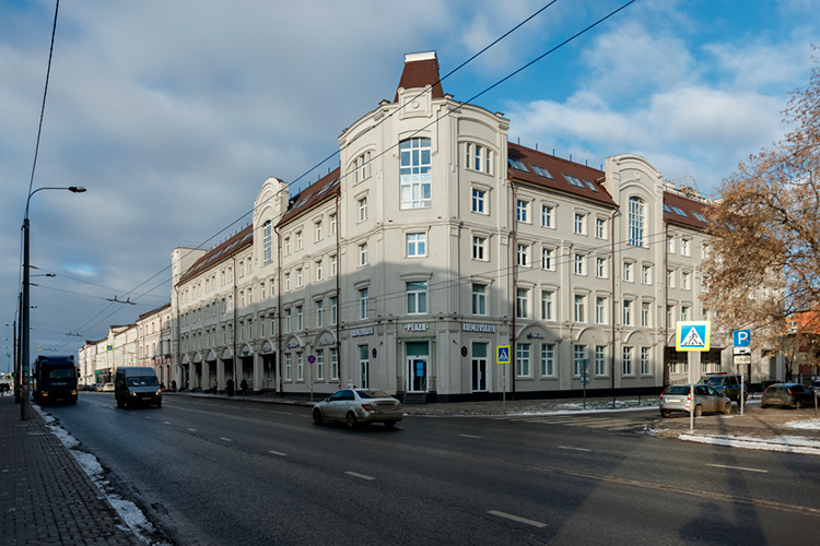 В бизнес-классе Kremlevskaya Plaza предлагается арендовать офис площадью от 3 тыс. кв. м. с ремонтом на 3,4 этаже за 5,4 млн рублей