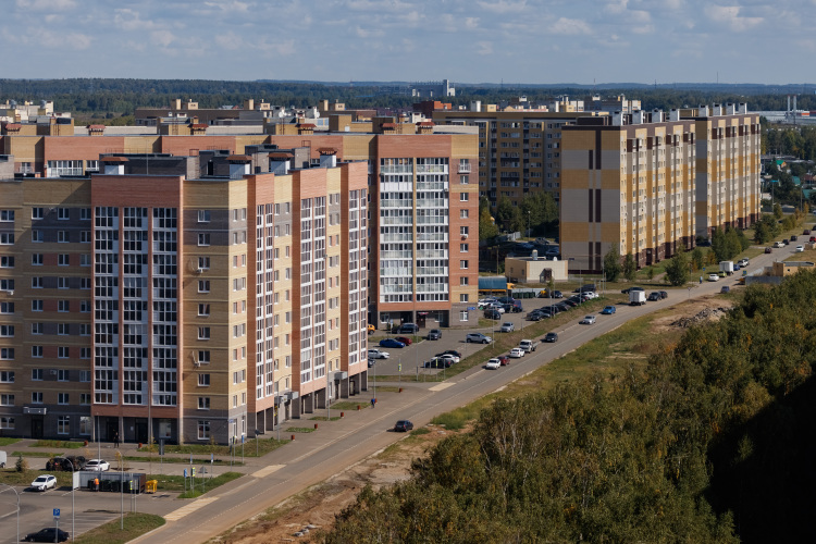 Из ЖК «Радужный» сейчас можно за 17 минут доехать до центра Казани. Причем общественный транспорт регулярно ходит. Республика вложилась в инфраструктуру — не только в школы, но и дороги, и сети, что являются базой для любого развития