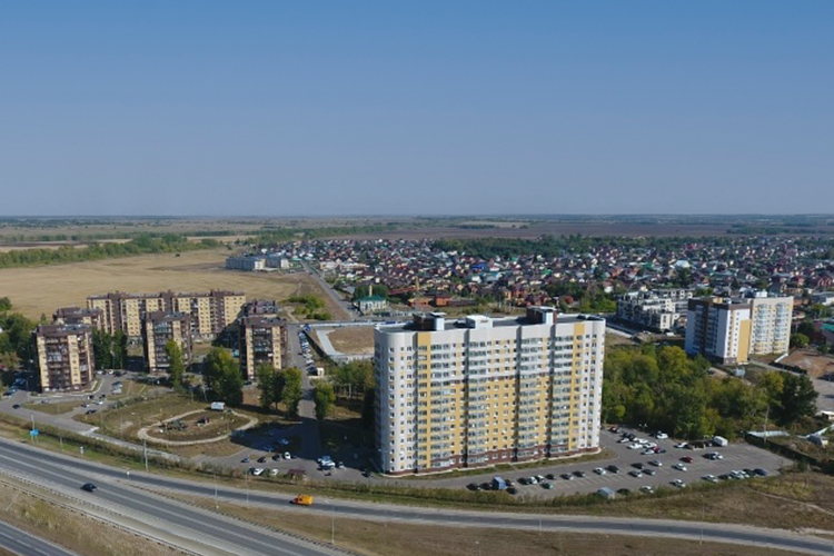 ЖК «Счастливый» находится на въезде в село Усады (Лаишевский район), в экологически чистом районе, в 15 минутах от центра Казани