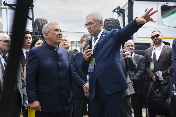 Вторая жизнь сточных вод, шин и СО₂: что нефтяники показали Минниханову