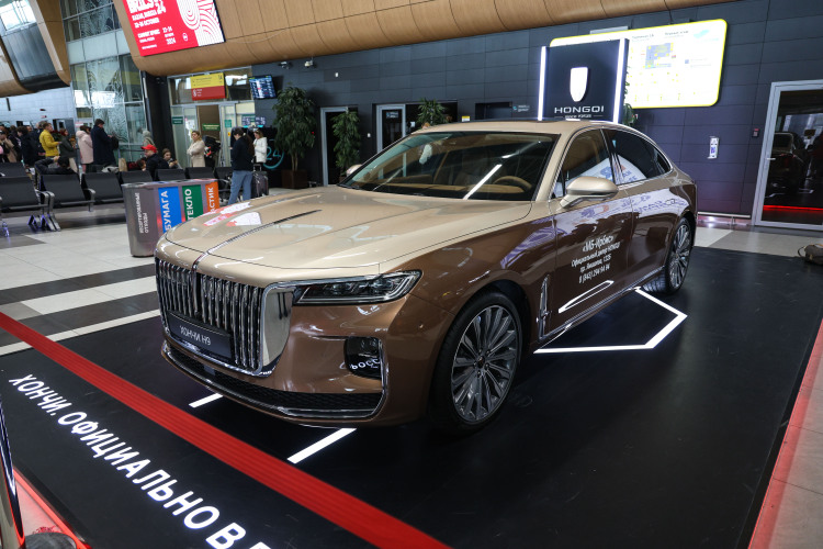 За апрель – июнь 2026-го Hongqi приглянулся 63 автовладельцам против 28 в прошлом году