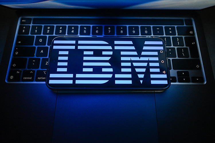 Акции IBM обвалились на 25,2% за один день, рыночная стоимость компании потеряла $69 млрд и сократилась до $204 млрд — это рекордное падение с конца 1960-х