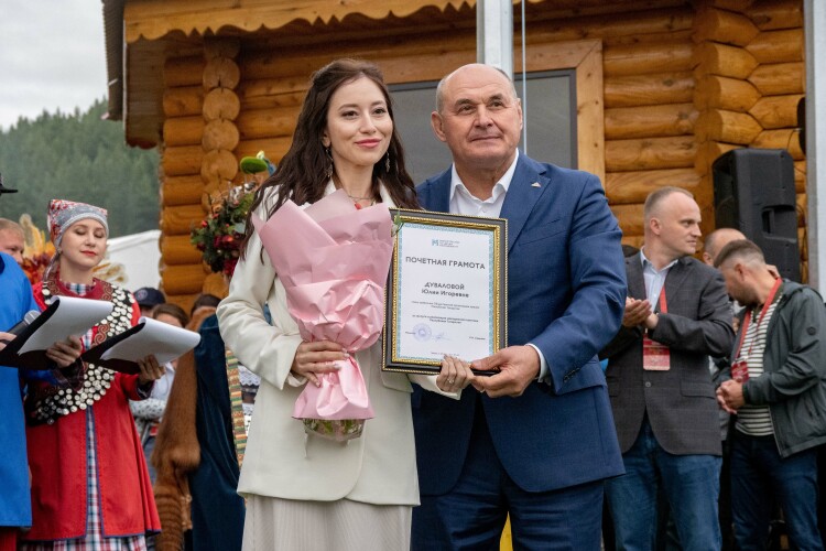 Юлия Дувалова в кряшенском движении давно, со времен основания молодежного крыла, так что ее считают кадром, выращенным внутри сообщества и вместе с ним