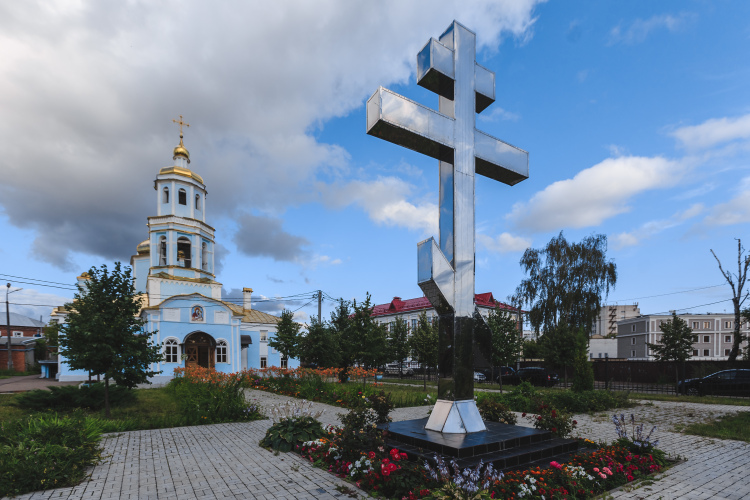 Долгое время единственным городом Татарстана, где существовал кряшенский приход, была Казань: в конце 90-х годов кряшенской общине был передан храм в честь Тихвинской иконы Божией Матери