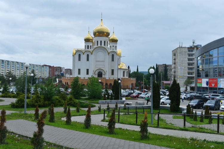 За скобками останется Альметьевская епархия — единственная, где еще не был глава РПЦ в Татарстане. В прошлом году владыка Мефодий приглашал Его Святейшество к себе. Показать там есть что — чего только стоит один лишь кафедральный собор Альметьевска, построенный при поддержке «Татнефти»!