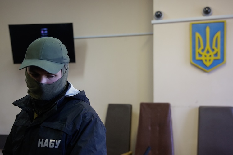 «НАБУ и САП — это органы внешнего контроля над военно-политическим руководством Украины. И через коррупцию они фактически контролируют и управляют военно-политическим руководством Украины, что является ограничением суверенитета, независимости и субъектности самой Украины»