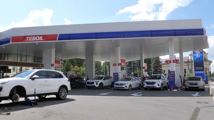 На Teboil отпускают все еще по лимитам — 40 л для бензина и 60 — для ДТ