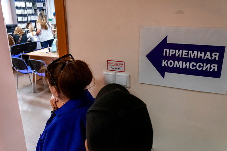 Еще одна примета года — «Дизайн», который выбился в самые дорогие направления сразу в нескольких вузах. В КИУ им. Тимирясова за него просят почти 400 тыс. рублей, в КазГИКе — 343 тысяч