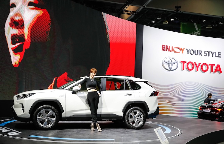 Абсолютным бестселлером остается кроссовер RAV4, разошедшийся тиражом 227 штук