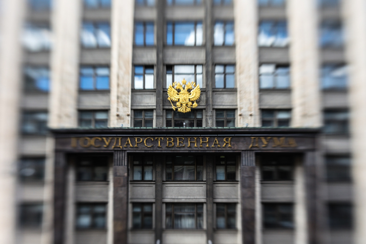 Первый законопроект «О цифровых финансовых активах» минфин опубликовал в январе 2018-го, а в марте того же года его внесли в Госдуму. Однако работа застопорилась